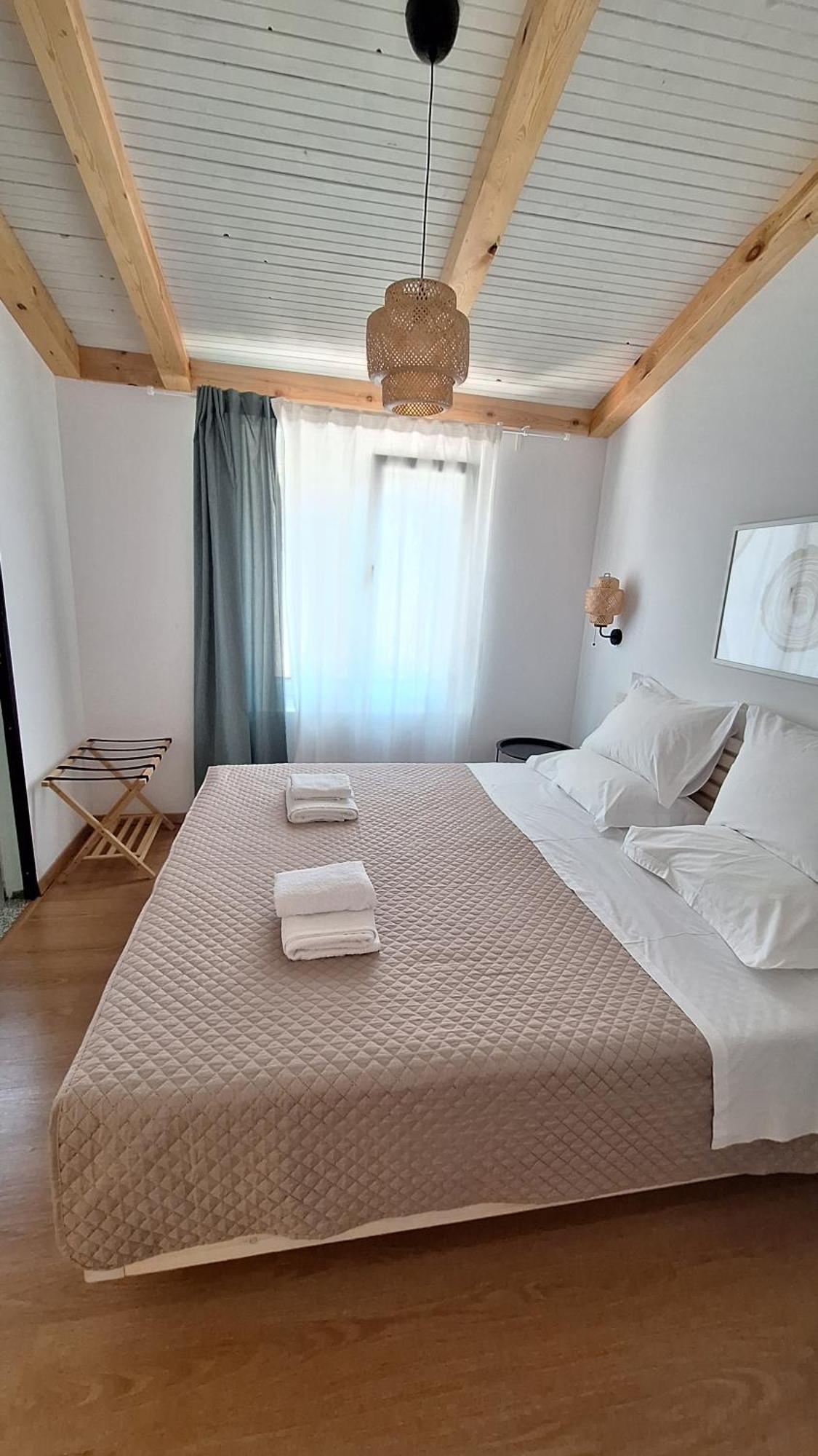 Tonea'S Houses Himare Bilik gambar