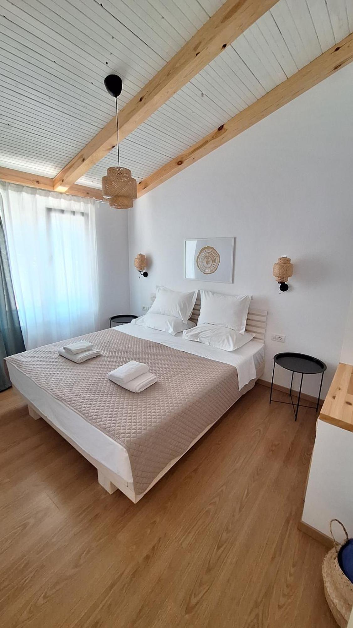 Tonea'S Houses Himare Bilik gambar
