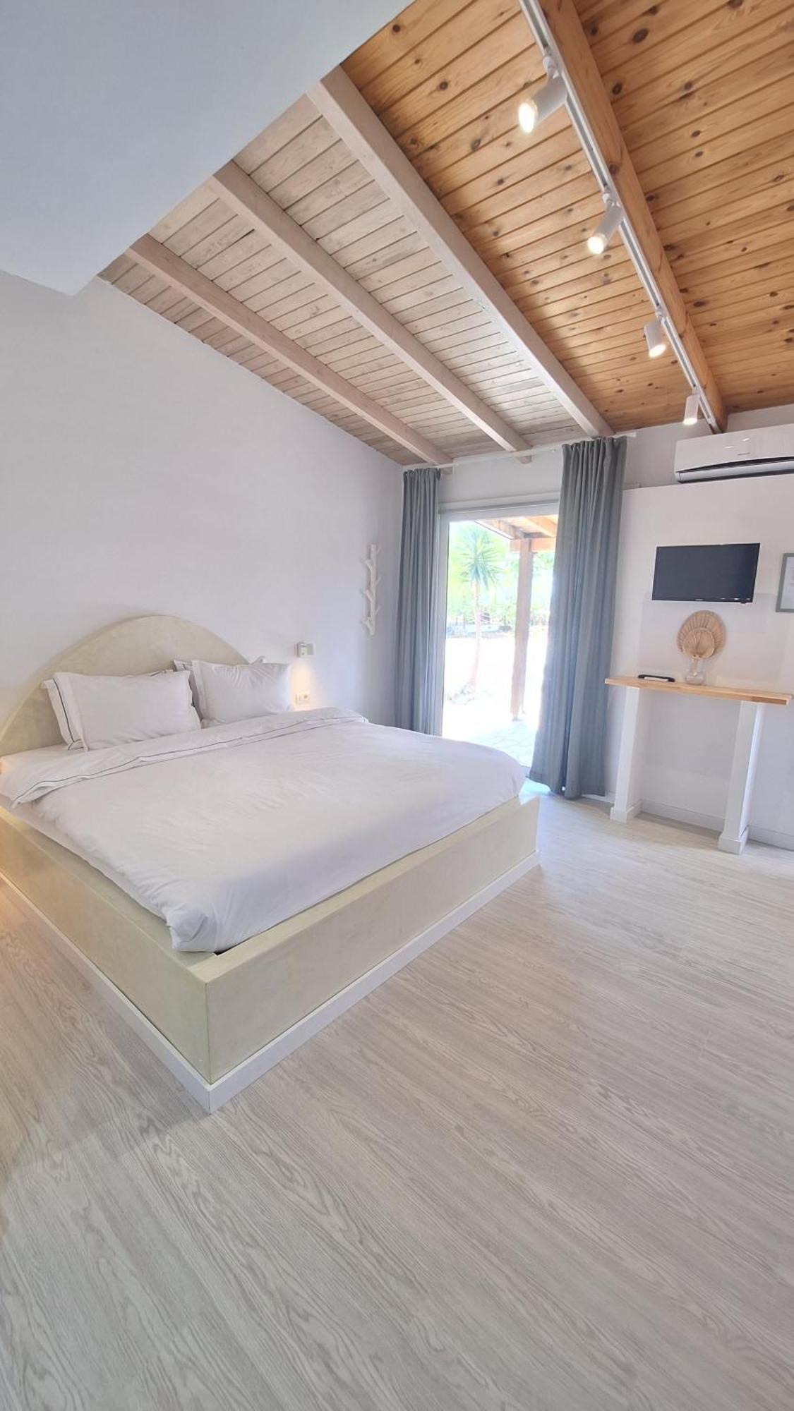 Tonea'S Houses Himare Bilik gambar